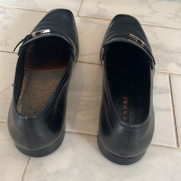 Prada leather shoes size 9 - Picture 2 of 3